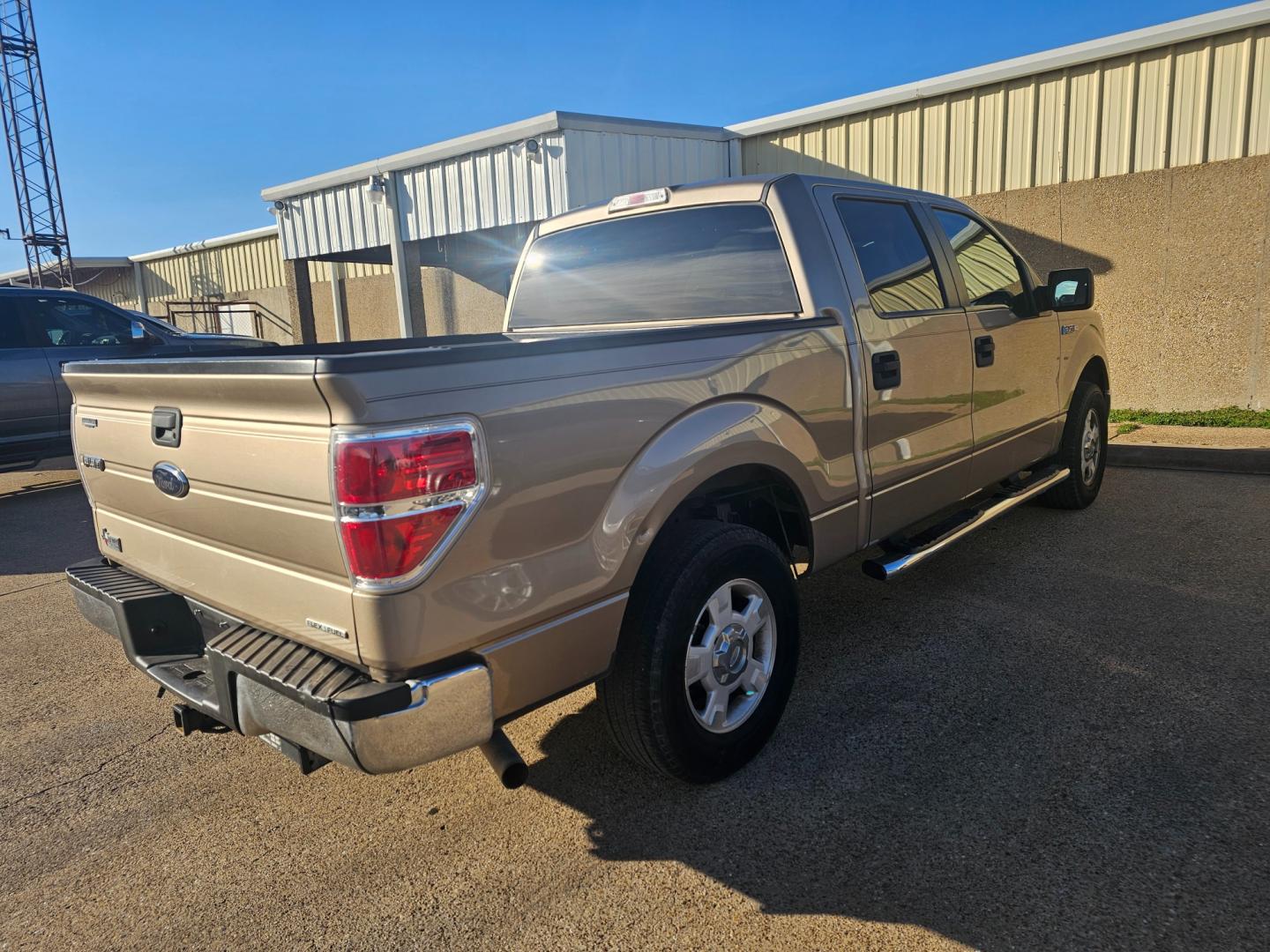 2011 TAN Ford F-150 FX2 SuperCrew 5.5-ft. Bed 2WD (1FTEW1CM3BK) with an 3.7L V6 DOHC 24V engine, 4-Speed Automatic transmission, located at 533 S Seven Points BLVD, Seven Points, TX, 75143, (430) 255-4030, 32.313999, -96.209351 - Photo#2